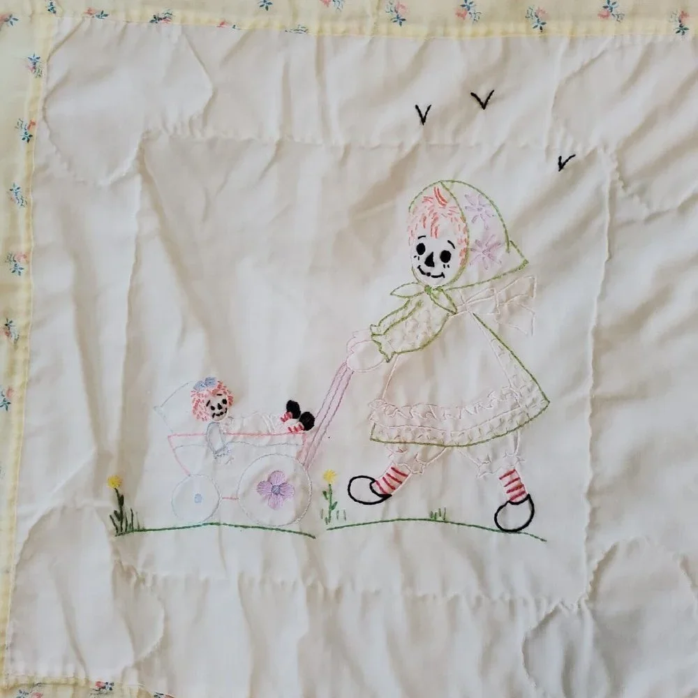 VTG‎ Raggedy Ann Yellow Floral Quilt Coverlet Baby Blanket Girl W Pillow 47 X 47